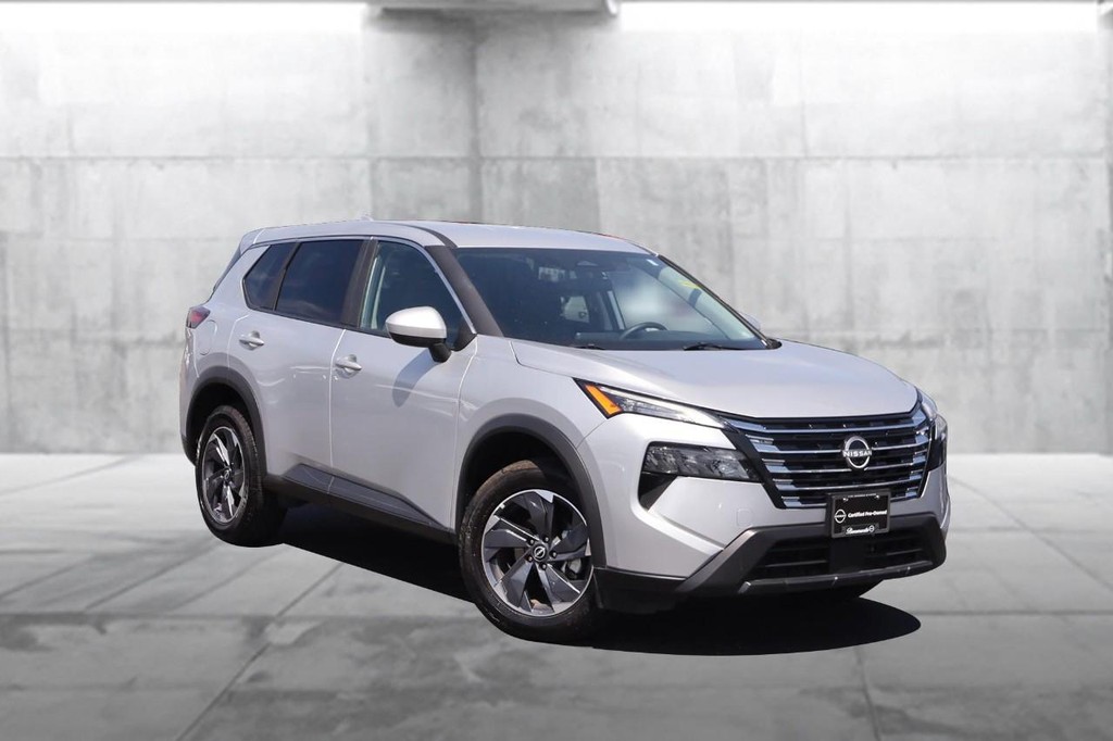 Nissan Rogue Vehicle Image 02