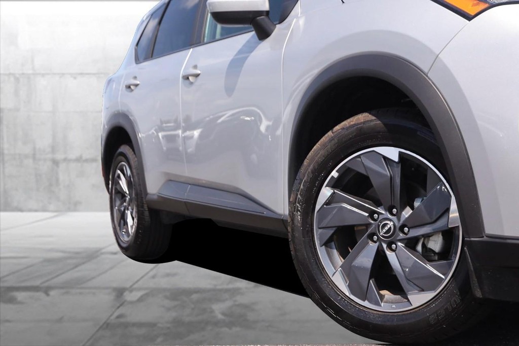 Nissan Rogue Vehicle Image 03