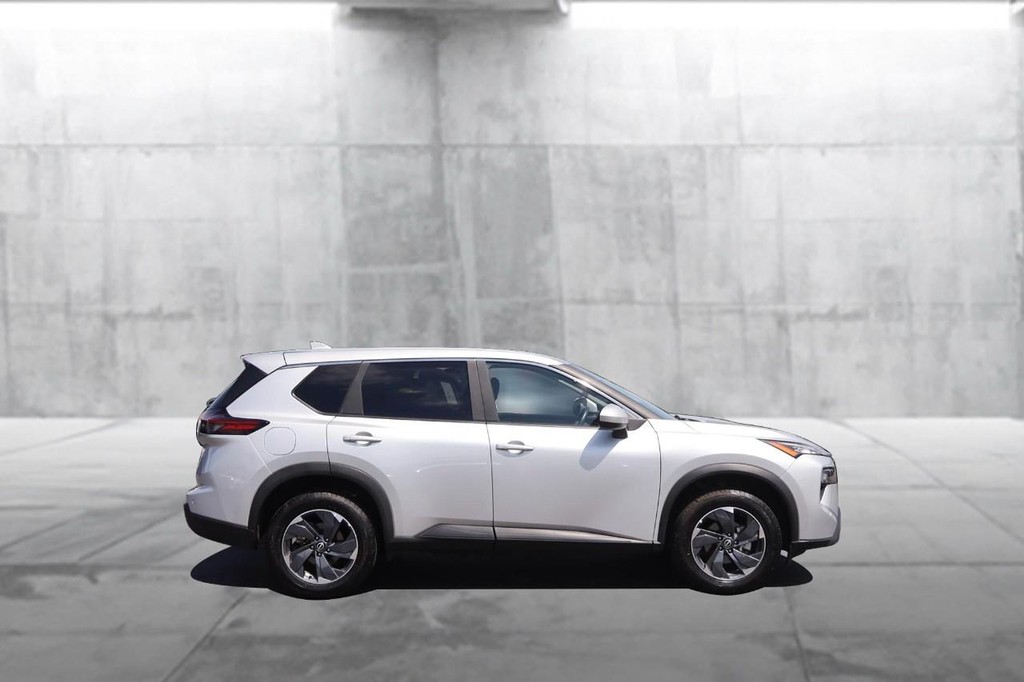 Nissan Rogue Vehicle Image 05