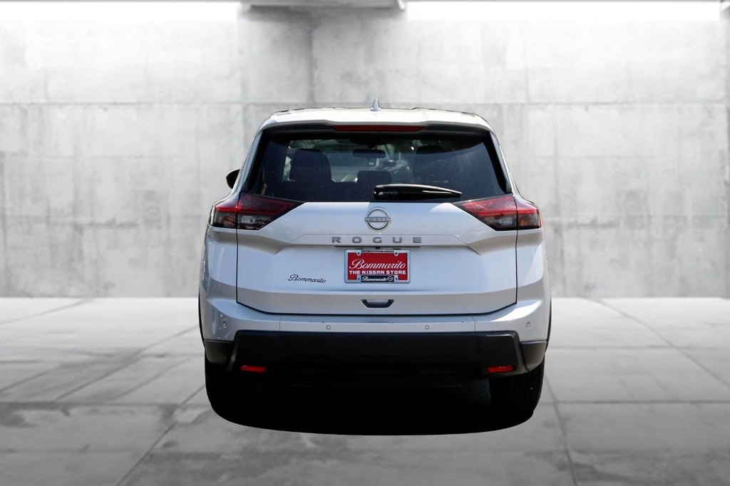 Nissan Rogue Vehicle Image 06