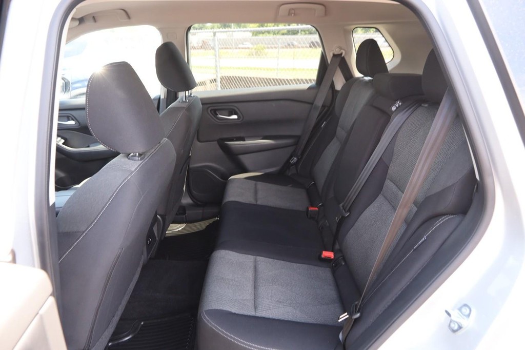 Nissan Rogue Vehicle Image 10