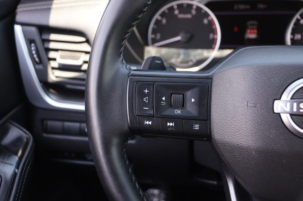 Nissan Rogue Vehicle Image 12