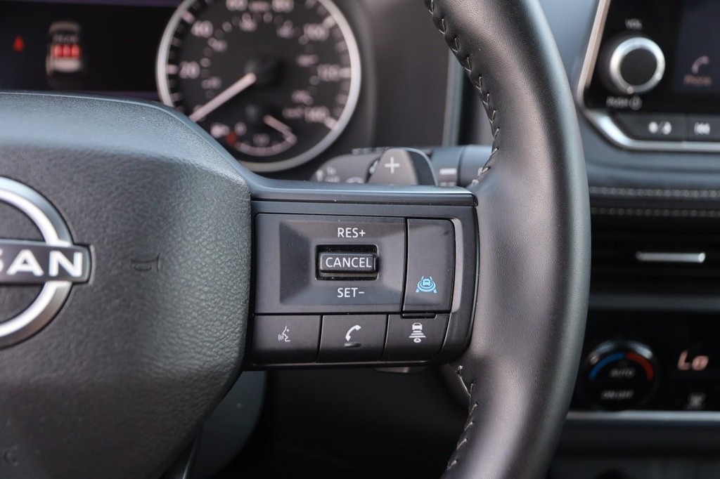 Nissan Rogue Vehicle Image 13