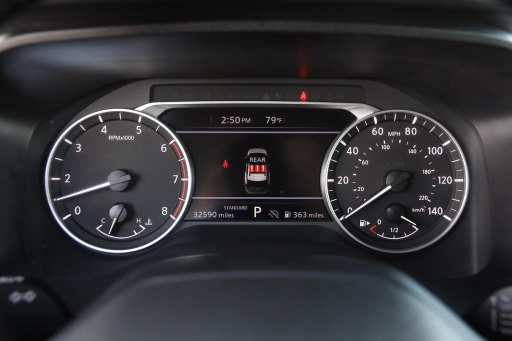 Nissan Rogue Vehicle Image 14