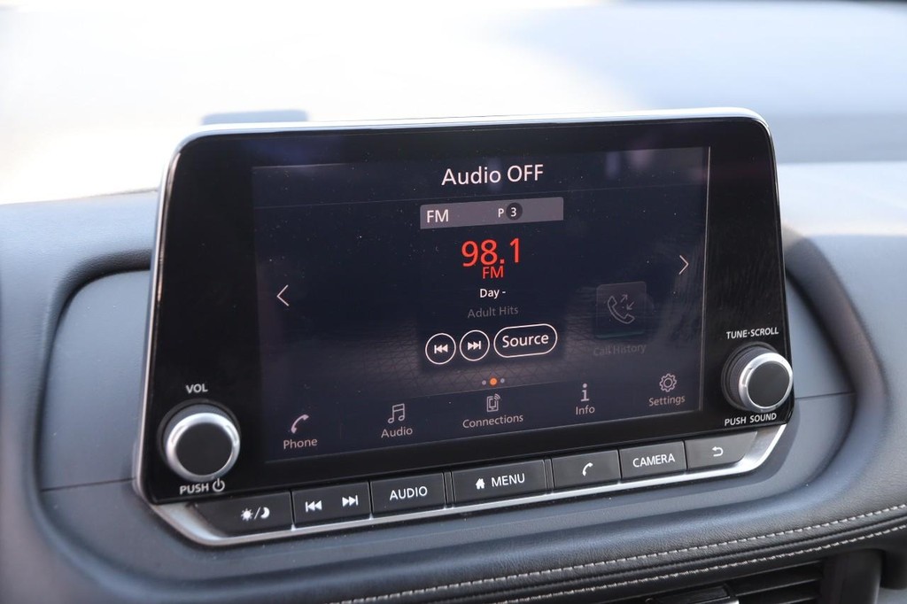 Nissan Rogue Vehicle Image 15