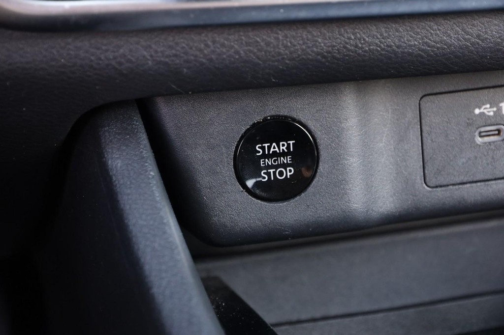 Nissan Rogue Vehicle Image 18