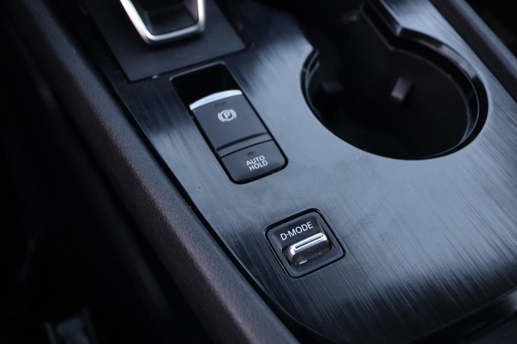 Nissan Rogue Vehicle Image 19