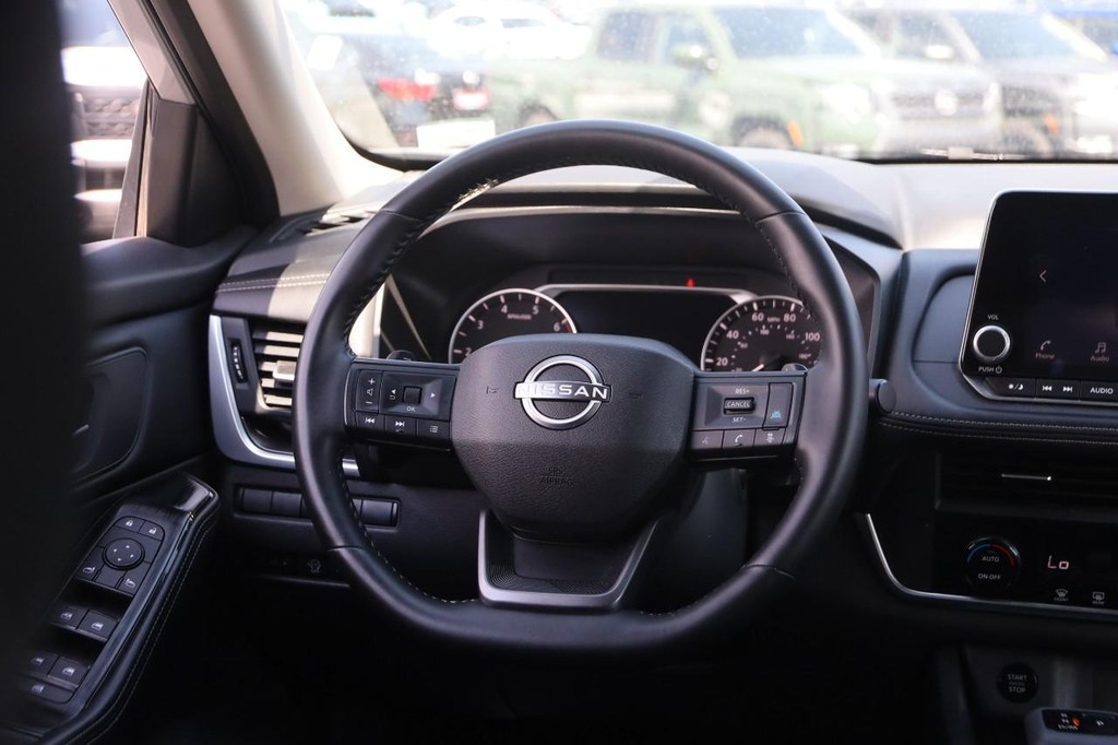 Nissan Rogue Vehicle Image 23