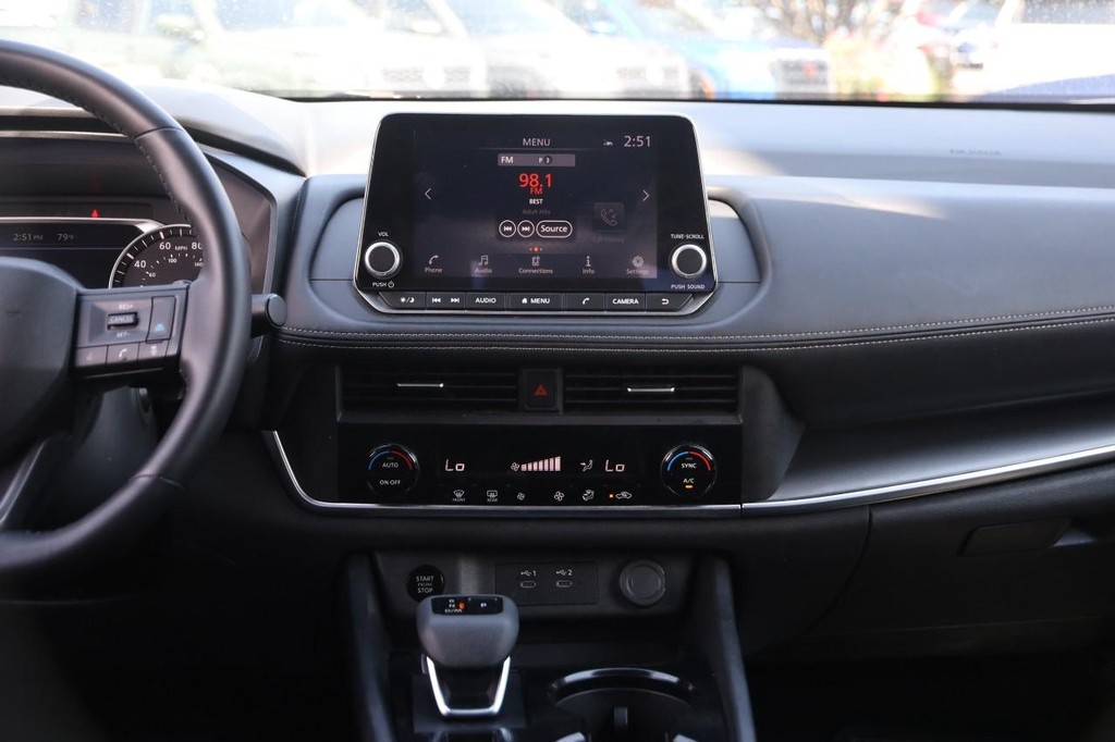 Nissan Rogue Vehicle Image 24