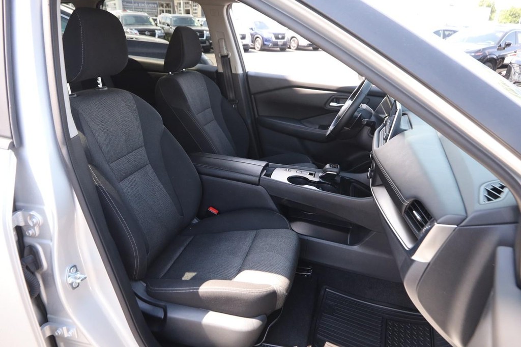 Nissan Rogue Vehicle Image 26