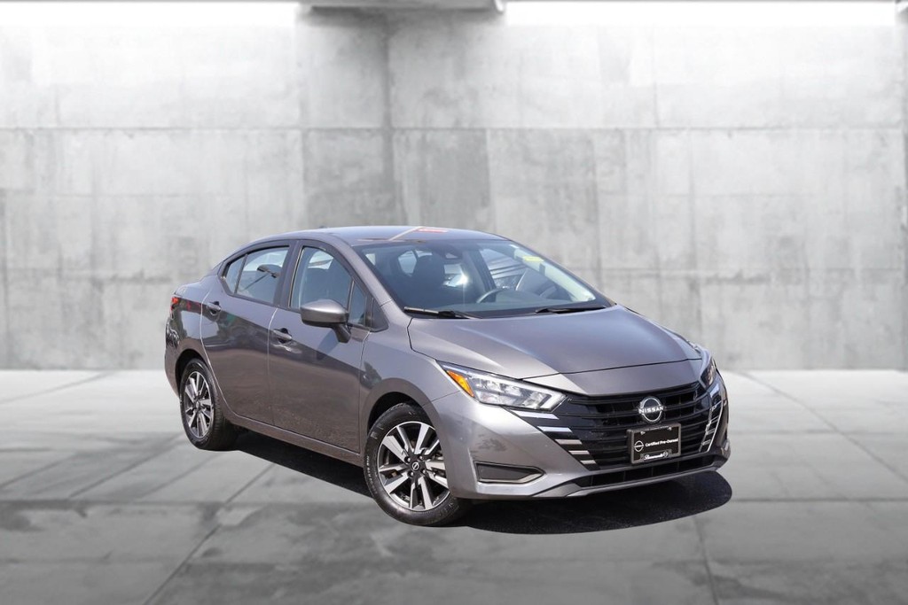 Nissan Versa Vehicle Full-screen Gallery Image 2