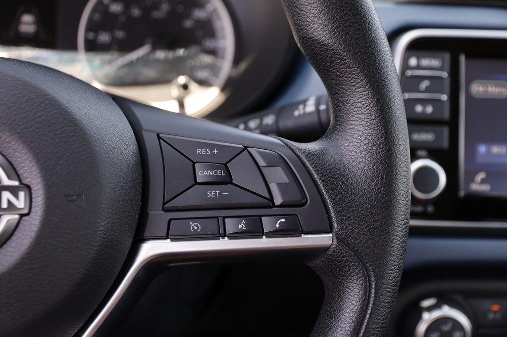 Nissan Versa Vehicle Full-screen Gallery Image 8