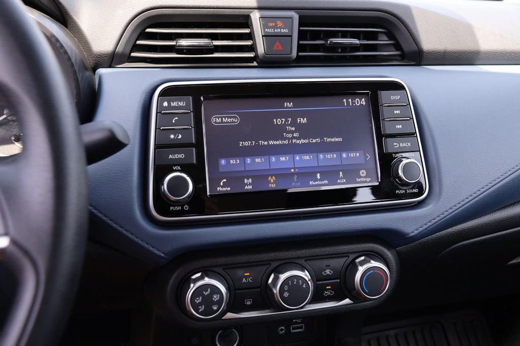 Nissan Versa Vehicle Full-screen Gallery Image 10