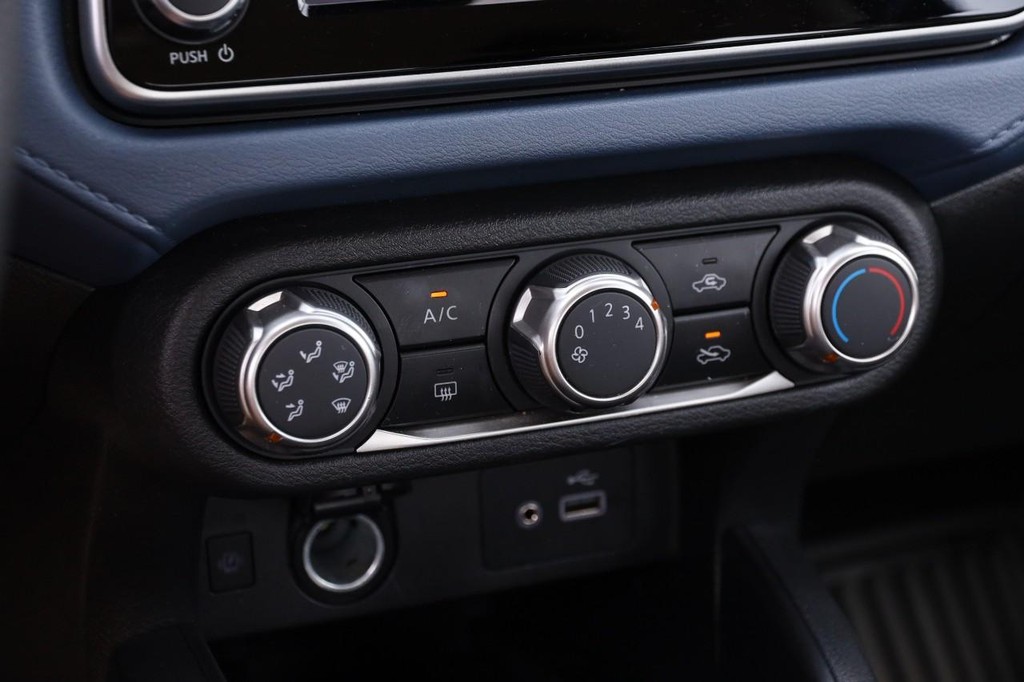 Nissan Versa Vehicle Full-screen Gallery Image 13