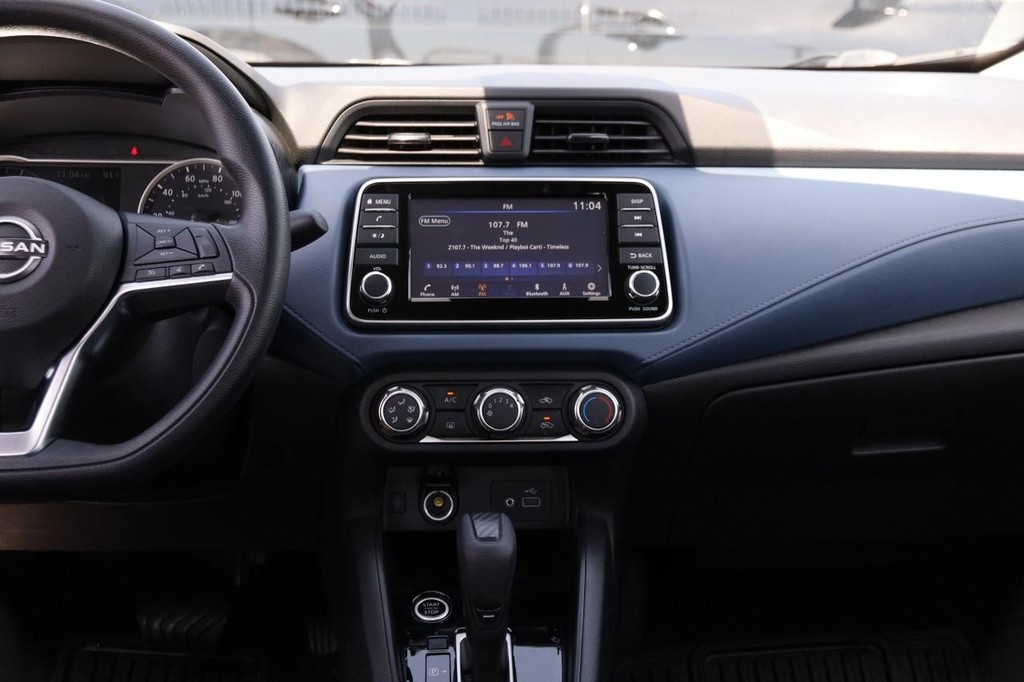 Nissan Versa Vehicle Full-screen Gallery Image 18