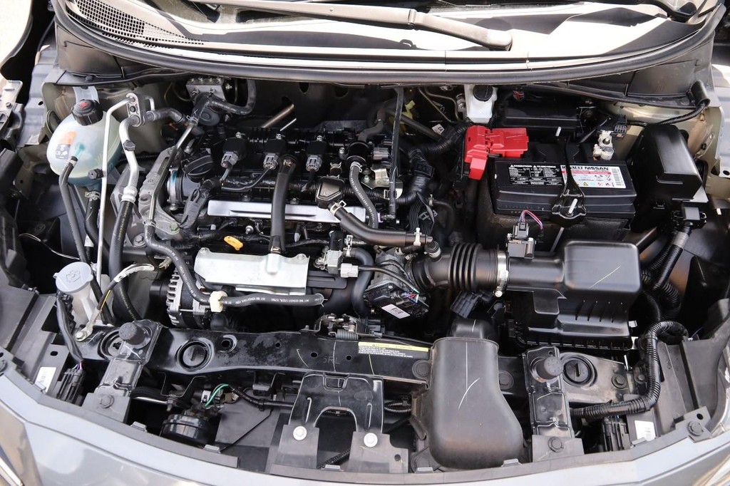Nissan Versa Vehicle Full-screen Gallery Image 21