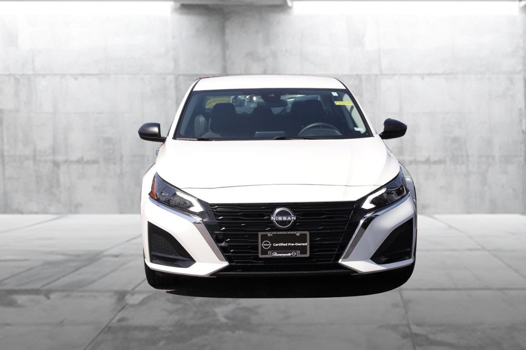 Nissan Altima Vehicle Image 04