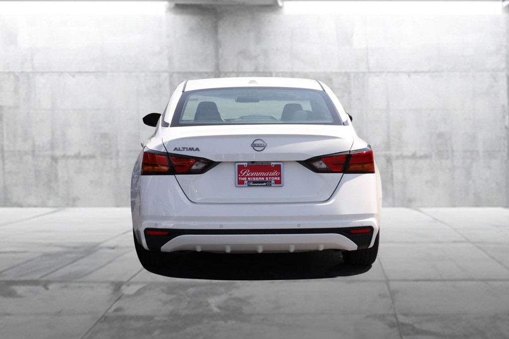 Nissan Altima Vehicle Image 06