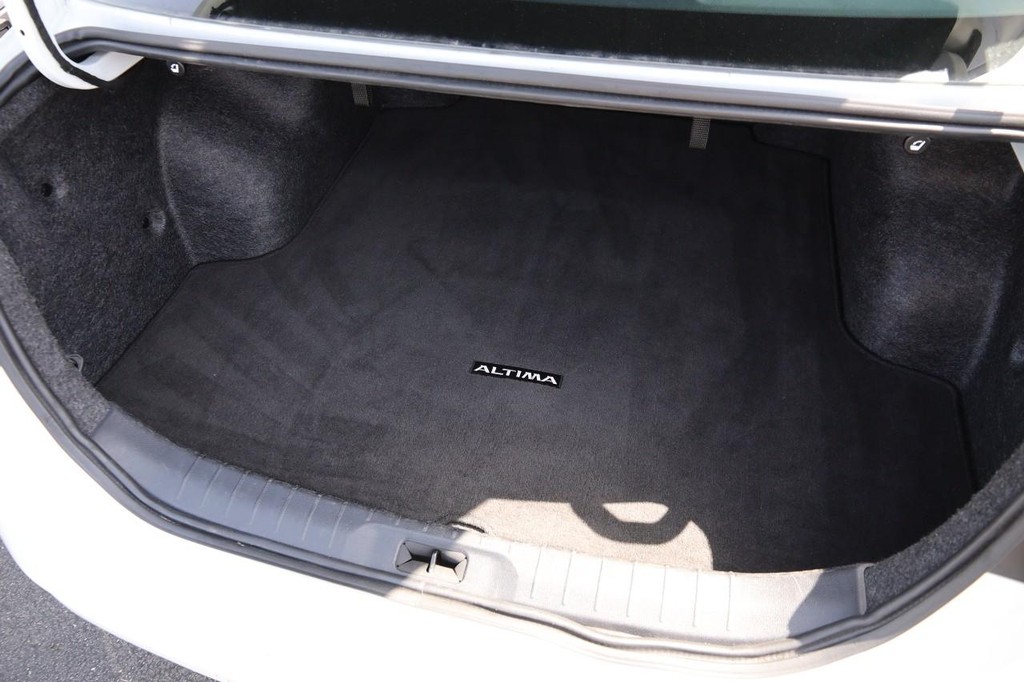 Nissan Altima Vehicle Image 07