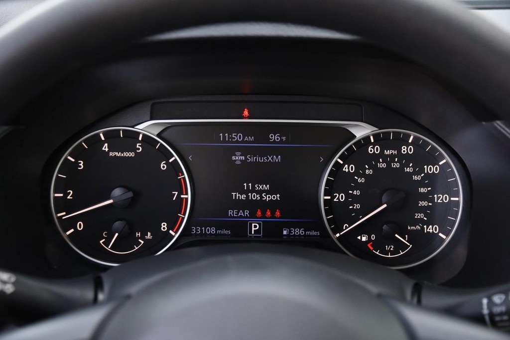 Nissan Altima Vehicle Image 13
