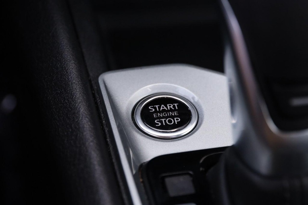 Nissan Altima Vehicle Image 14