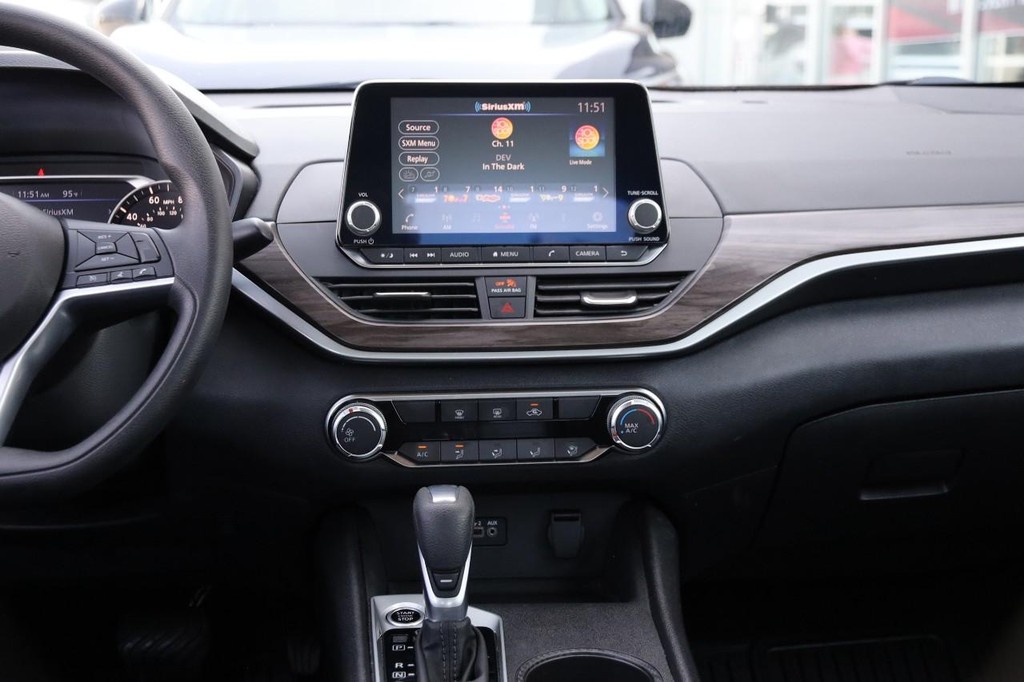 Nissan Altima Vehicle Image 23
