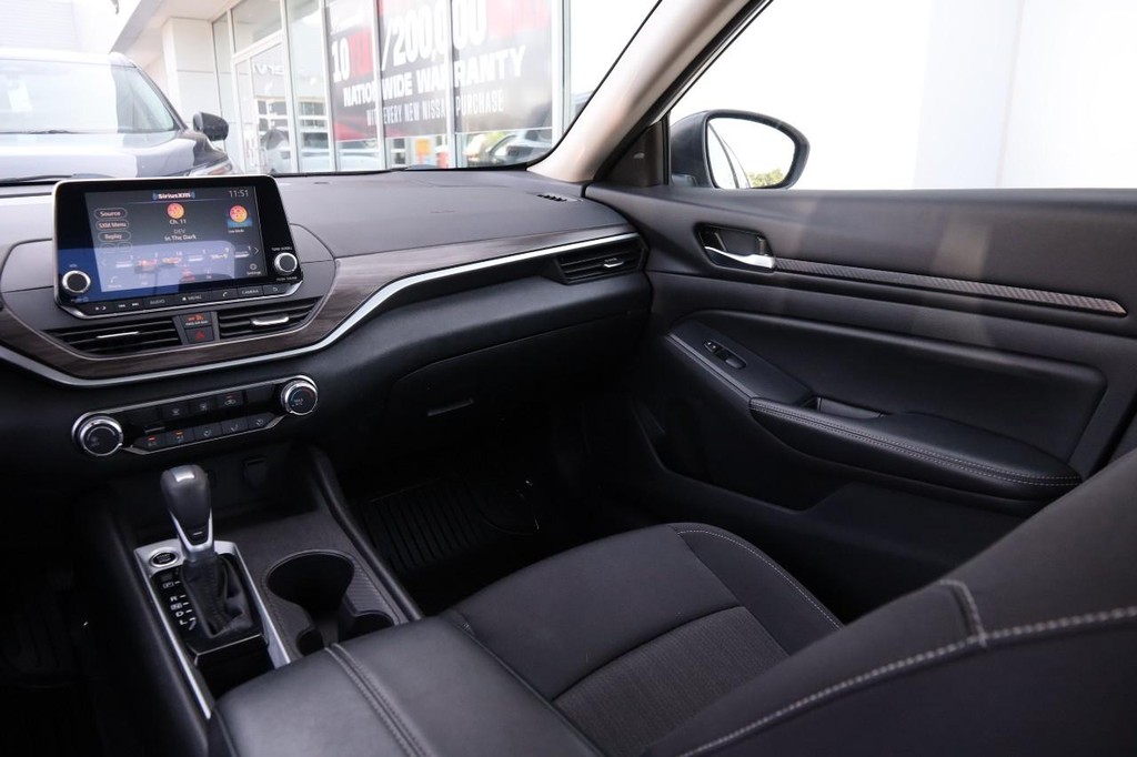 Nissan Altima Vehicle Image 24