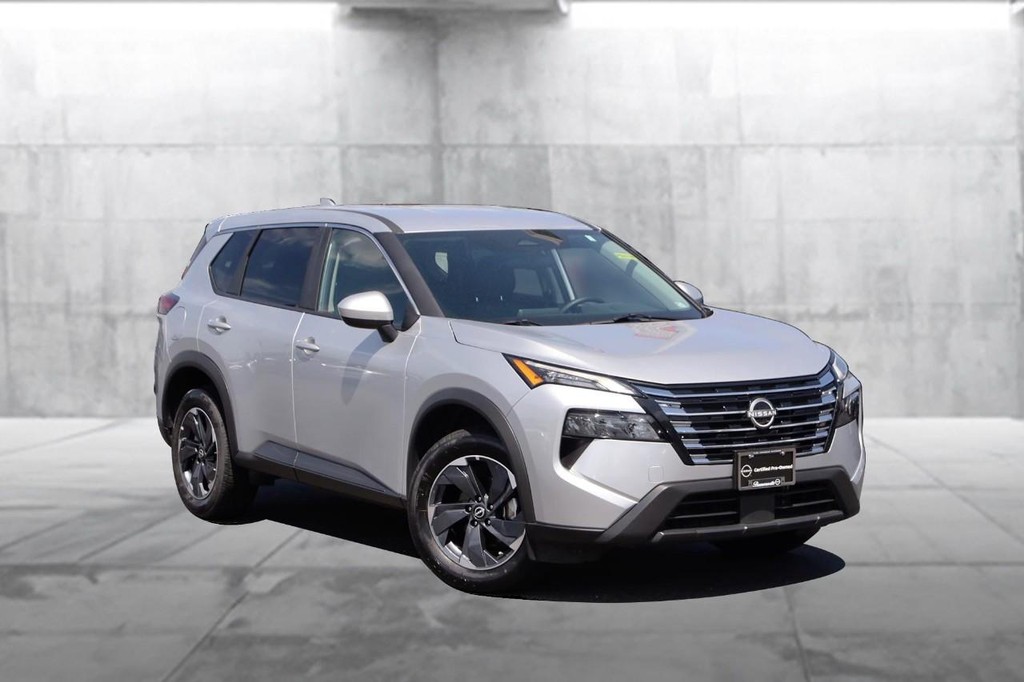 Nissan Rogue Vehicle Image 02