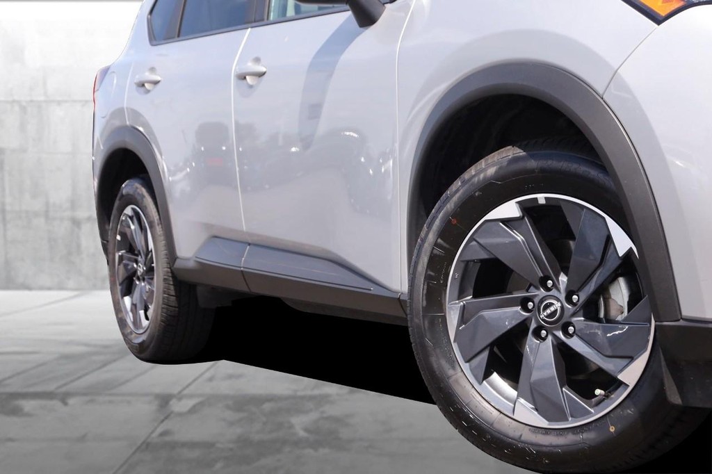 Nissan Rogue Vehicle Image 03