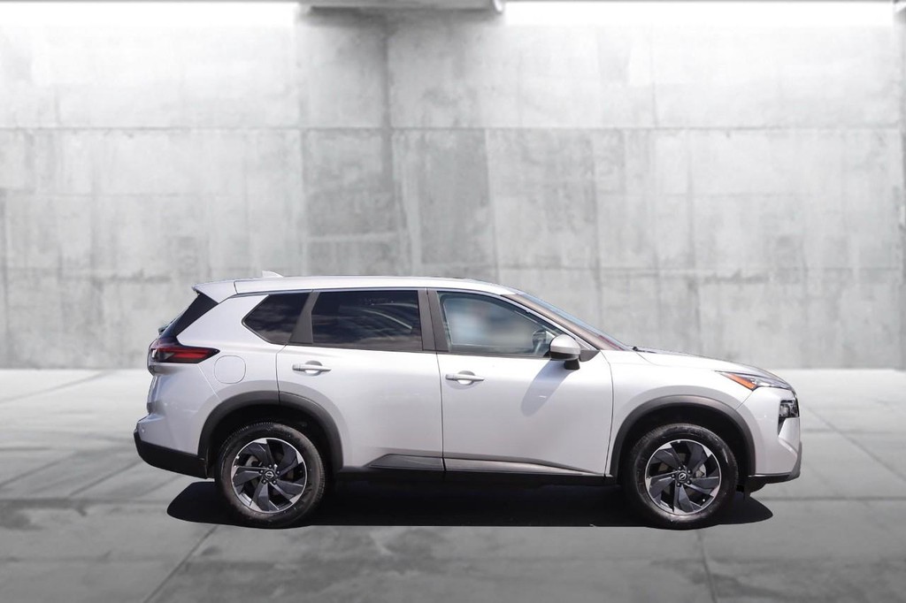 Nissan Rogue Vehicle Image 05