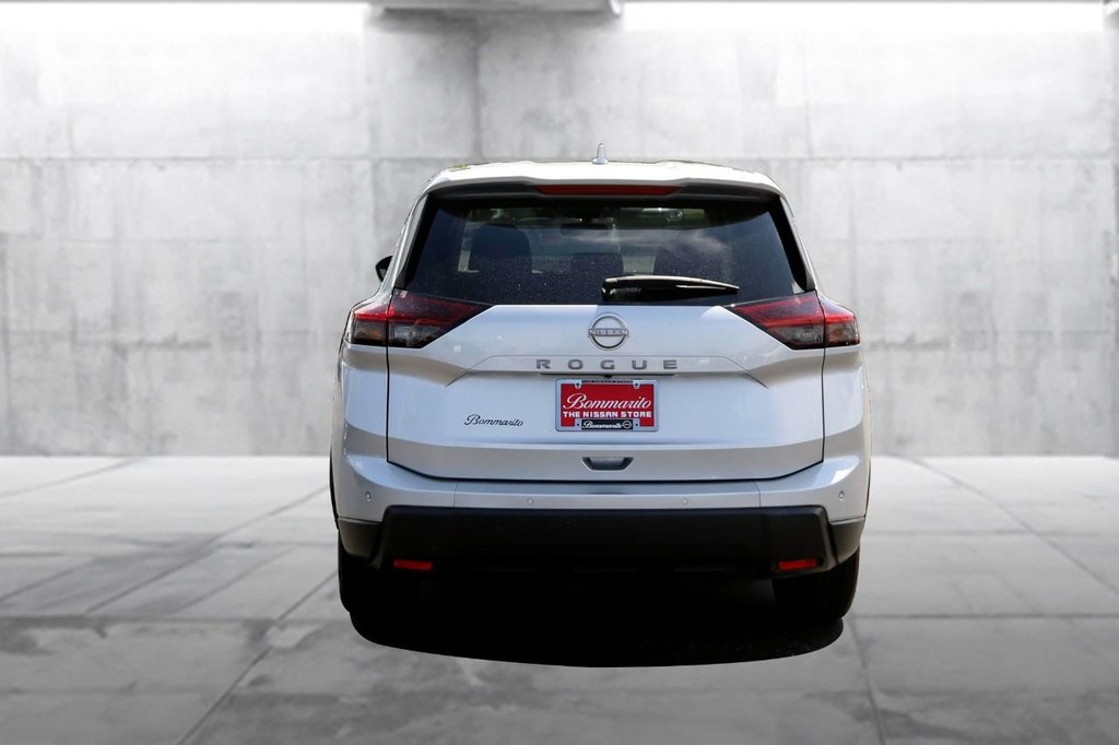 Nissan Rogue Vehicle Image 06