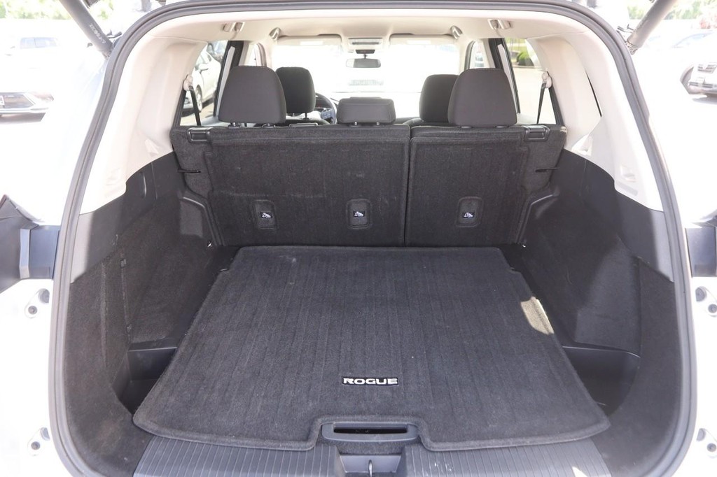 Nissan Rogue Vehicle Image 07