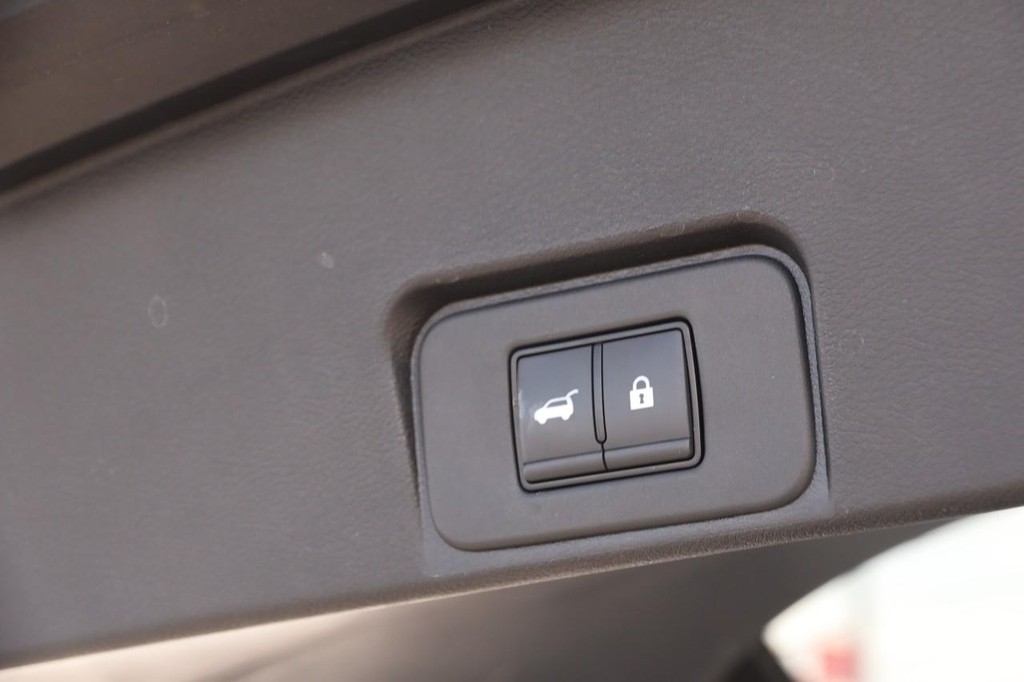 Nissan Rogue Vehicle Image 08