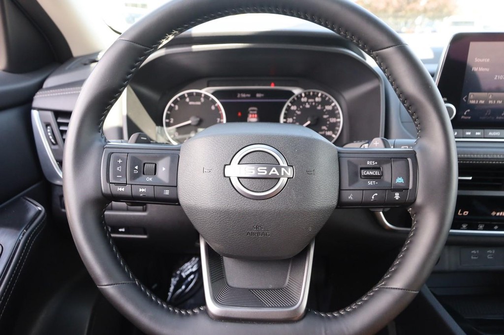 Nissan Rogue Vehicle Image 11