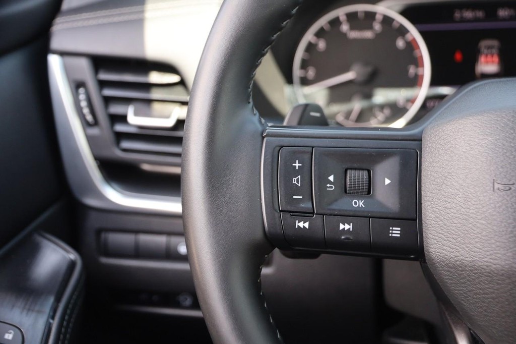 Nissan Rogue Vehicle Image 12
