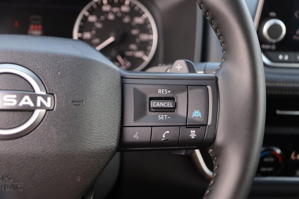 Nissan Rogue Vehicle Image 13