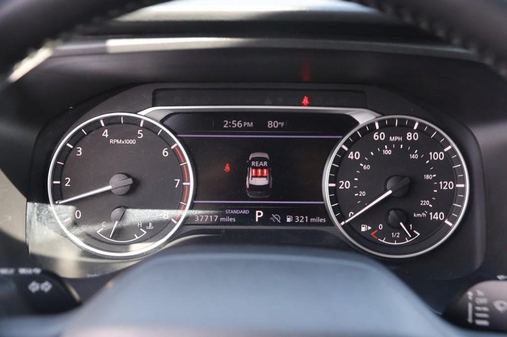 Nissan Rogue Vehicle Image 14