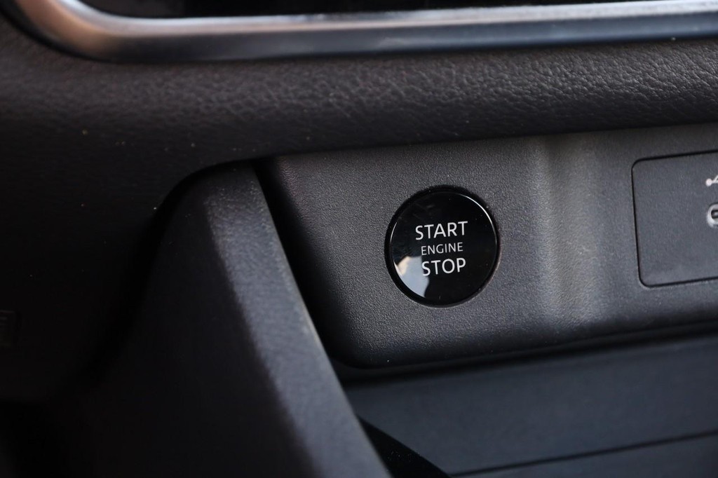 Nissan Rogue Vehicle Image 15