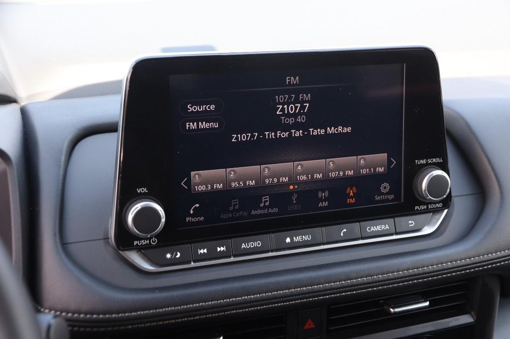 Nissan Rogue Vehicle Image 16