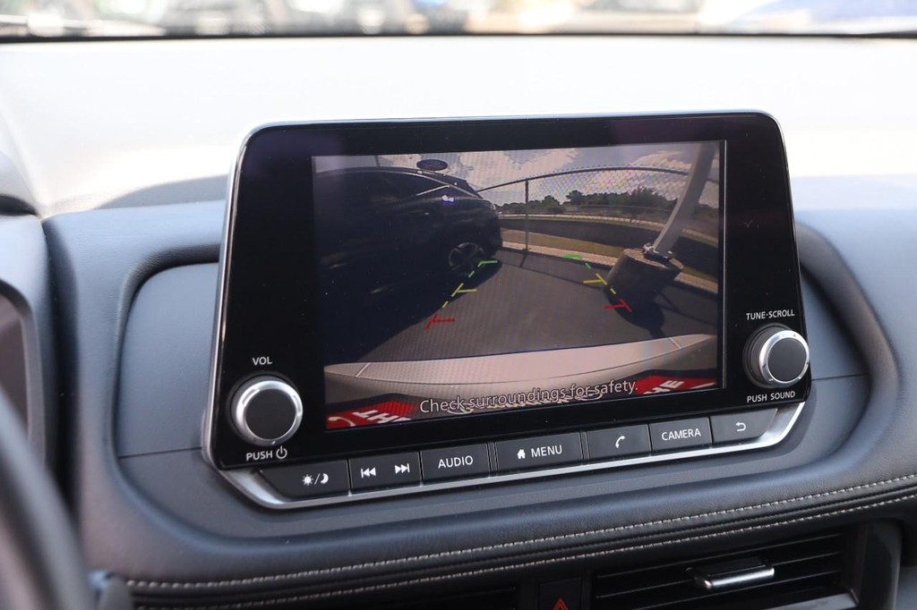 Nissan Rogue Vehicle Image 17