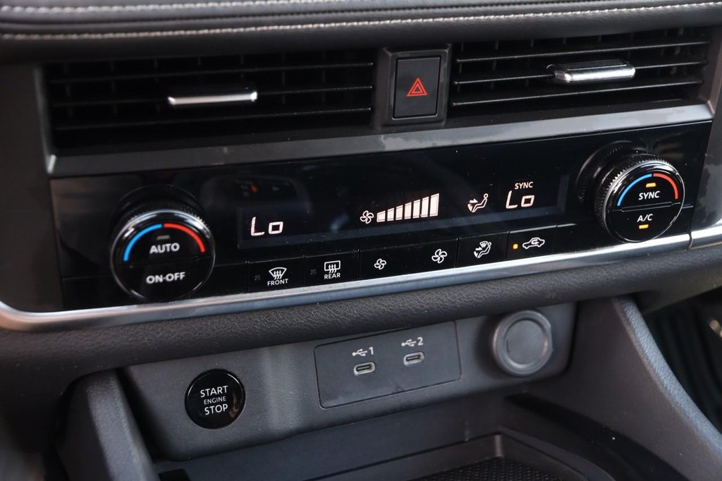 Nissan Rogue Vehicle Image 18