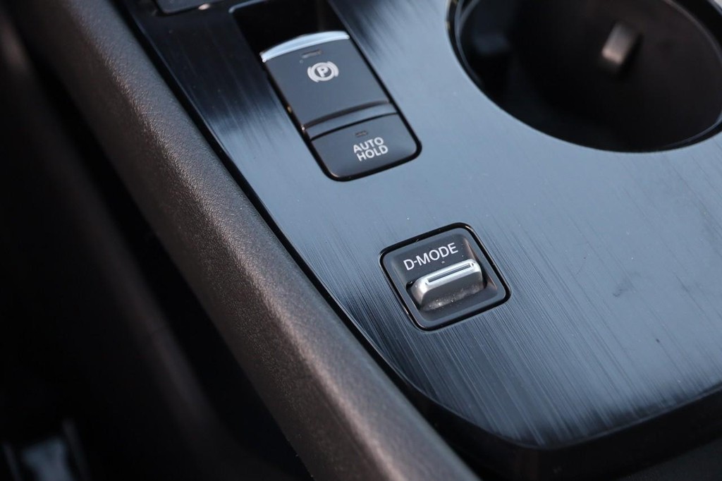 Nissan Rogue Vehicle Image 19