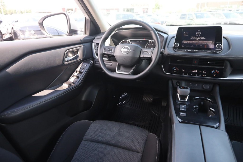 Nissan Rogue Vehicle Image 22