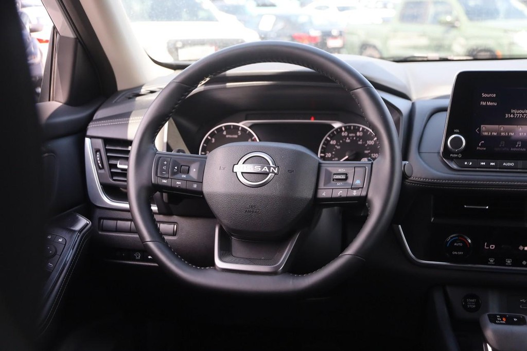 Nissan Rogue Vehicle Image 23