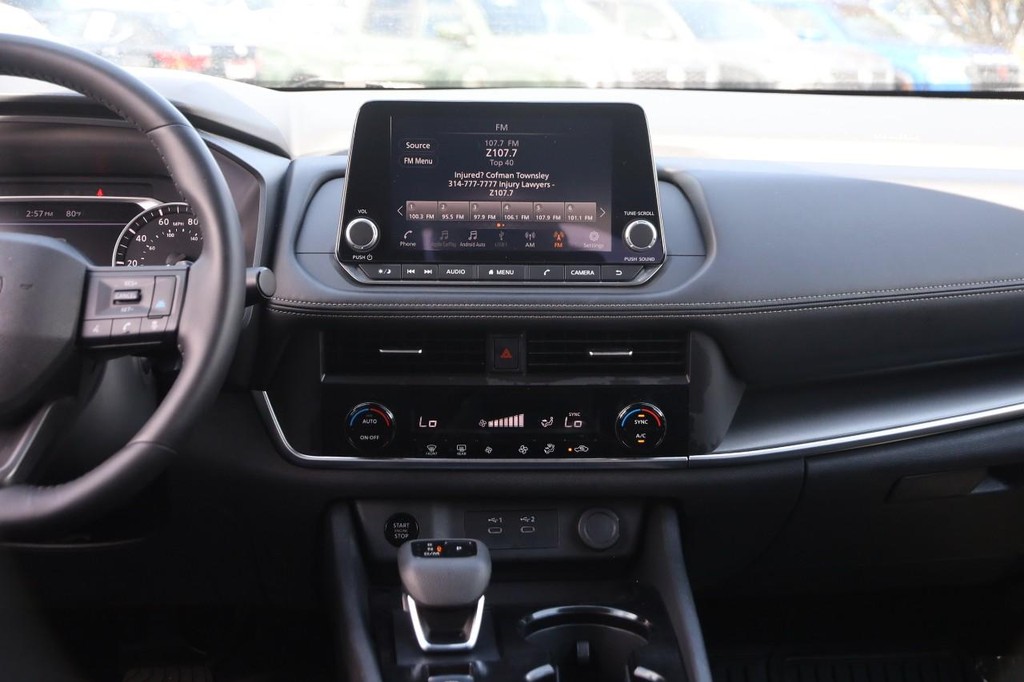 Nissan Rogue Vehicle Image 24