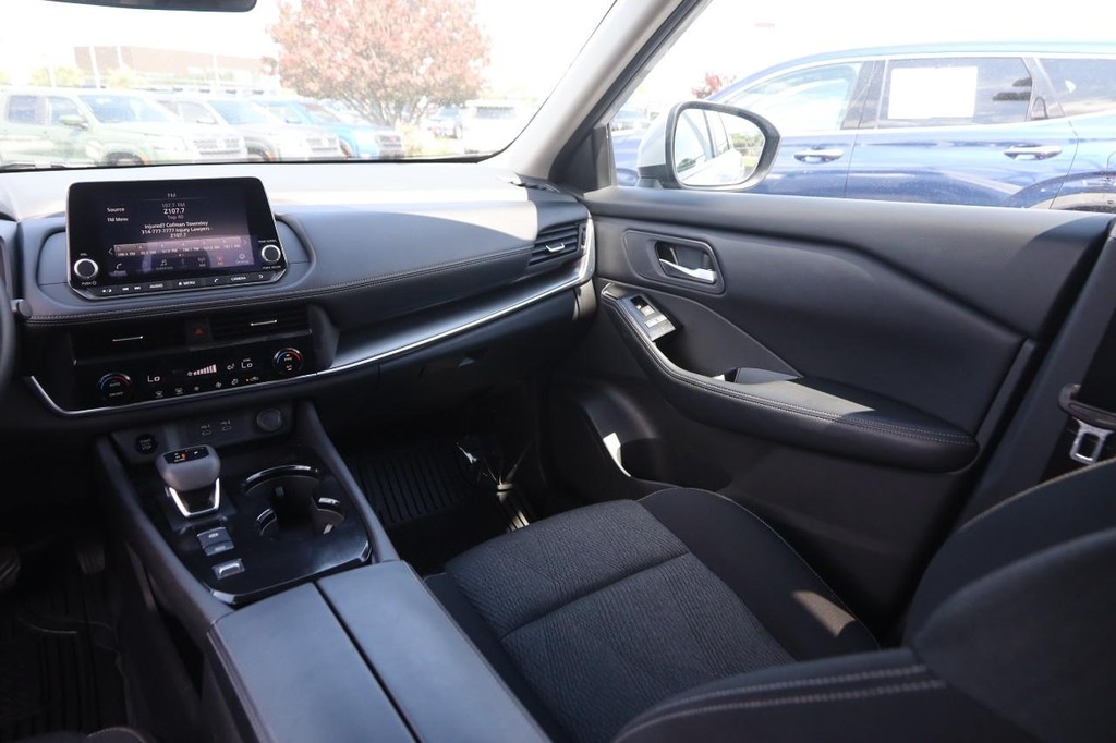 Nissan Rogue Vehicle Image 25
