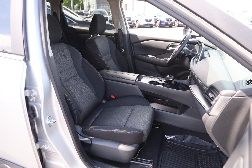 Nissan Rogue Vehicle Image 26
