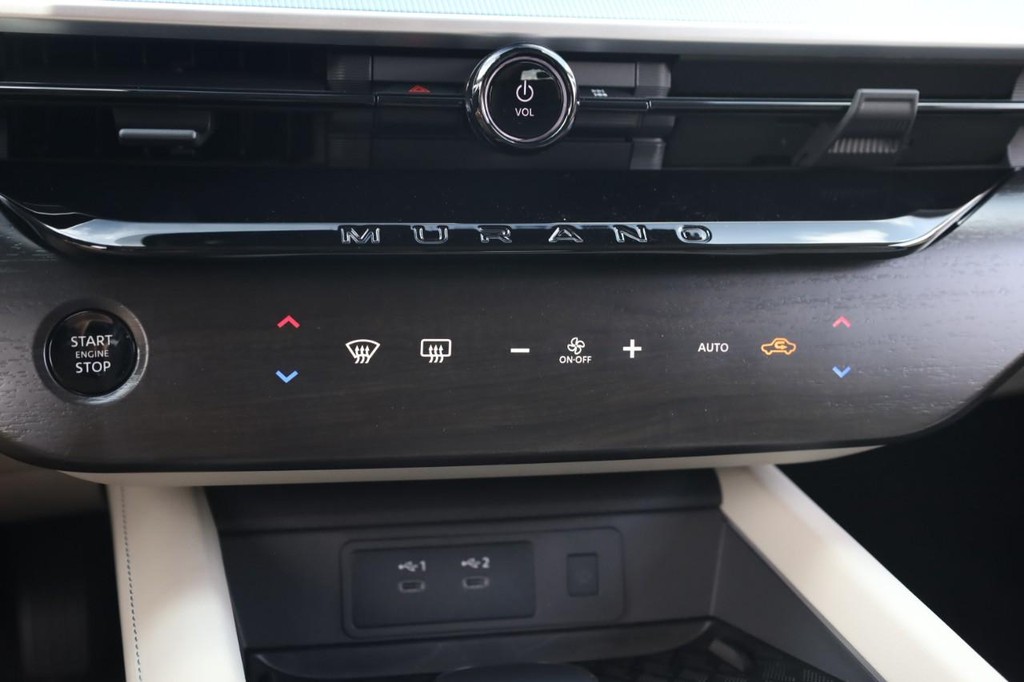 Nissan Murano Vehicle Image 13