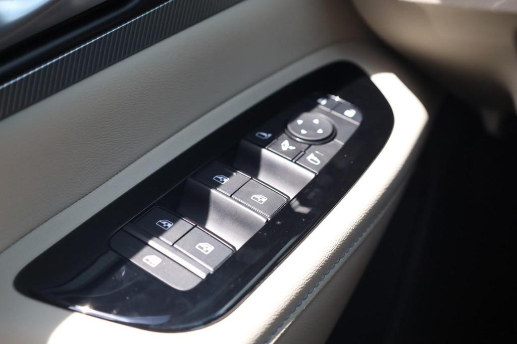 Nissan Murano Vehicle Image 17