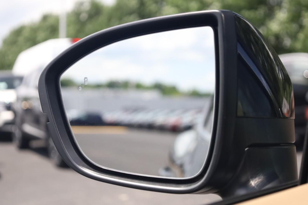 Nissan Murano Vehicle Image 19